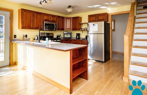 Naples House | Minutes to Canandaigua Lake Boat Launch, Fireplace, Large Yard, Hiking