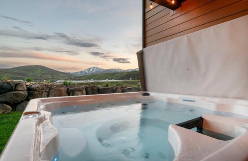 Park City House | Minutes to Deer Valley and Park City, Private Hot Tub, Mountain Views, Living + Family, More