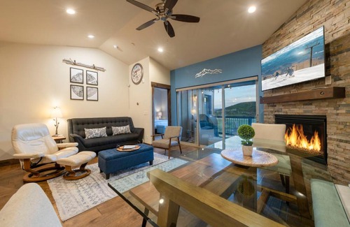 Park City House | Minutes to Deer Valley and Park City, Private Hot Tub, Mountain Views, Living + Family, More
