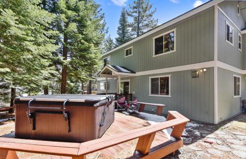 Montgomery Estates House | Minutes To Heavenly, Private Covered Hot Tub