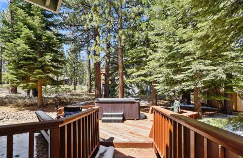 Montgomery Estates House | Minutes To Heavenly, Private Covered Hot Tub