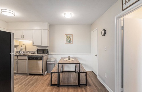 Crestline Heights Apartment | Minutes to Hospitals & UAB W/Free Parking & Fast WiFi!