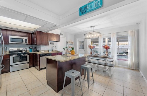 Walsingham House | Minutes to Indian Rocks Beach Heated Pool Sleeps12
