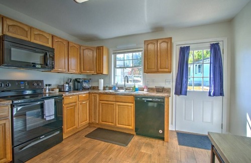 Johnson City House | Minutes to local attractions, interstates, and places of interest such as JCMC, ETSU, the the VA.