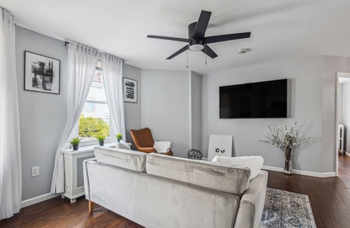 South Side House | Minutes to NYC nPrivate house in quite Neiborhood, walking distance to Starbucks