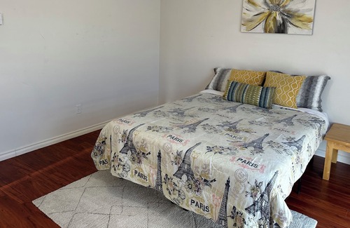 Renfrew-Collingwood House | Minutes to Renfrew! Large family friendly spacious Renfrew house