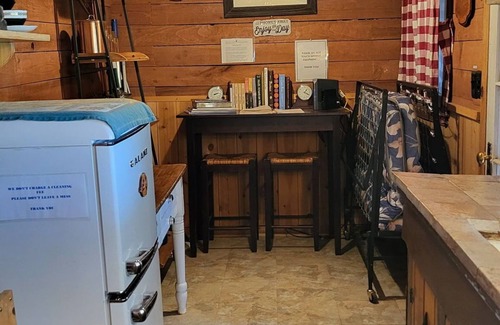 Pinehurst Cabin | Minutes to Sequoia & Kings Canyon Natl Parks with Wi-Fi, and No Cleaning Fee.