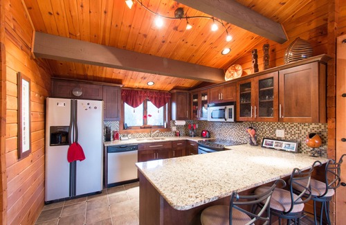 Willow Grove House | Minutes to Ski, Fly Fish on the Property, Beat the Heat or See Fall Leaves!