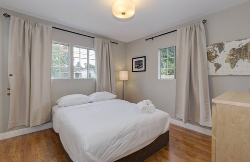 East Palo Alto House | Minutes to Techs & Stanford Uni! Cozy 2BR House