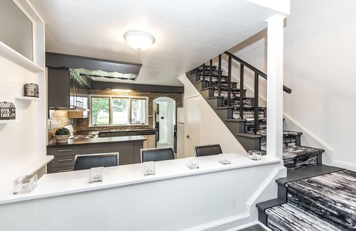 Wainfleet House | Minutes to the Beach - Lakeshore Meadows Retreat