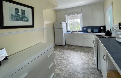 Clinton Cottage | Minutes To The Beach! 2 Bedroom Cozy Cottage In Anne's Land
