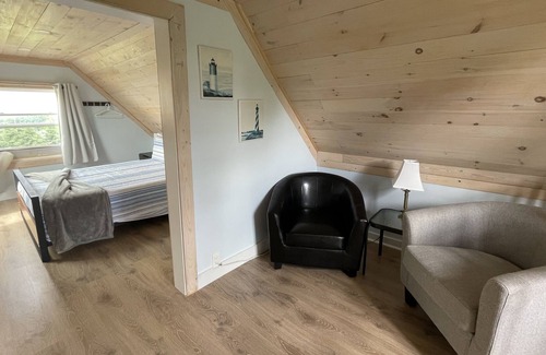 Clinton Cottage | Minutes To The Beach! 2 Bedroom Cozy Cottage In Anne's Land