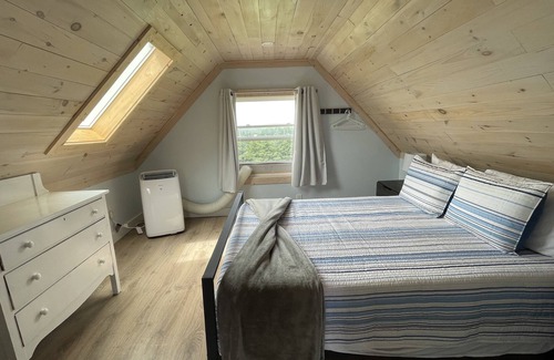 Clinton Cottage | Minutes To The Beach! 2 Bedroom Cozy Cottage In Anne's Land