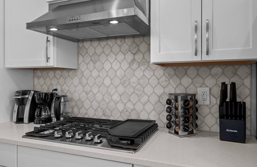 East Raleigh House | Minutes to WakeMed, 4 miles to Downtown Raleigh