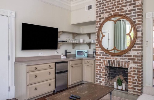 Historic Downtown Savannah Condo | Mirabelle Building - 4 Private Suites in the Heart of Historic Savannah