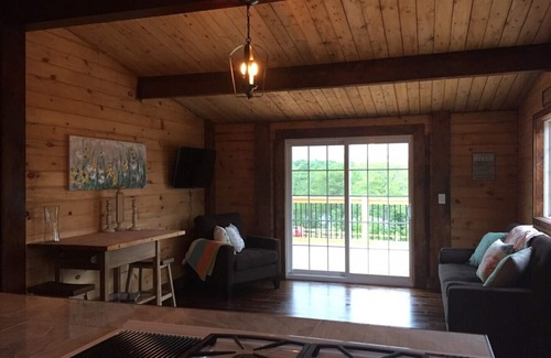 Salmon River Road House | Mirabradan Waterfront Retreat