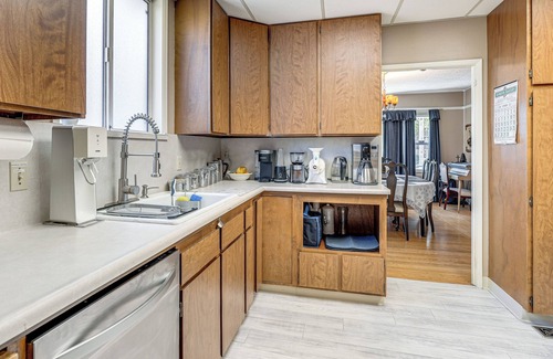 Stockton House | Miracle Mile Stay: Classic Stockton Home w/Yard!