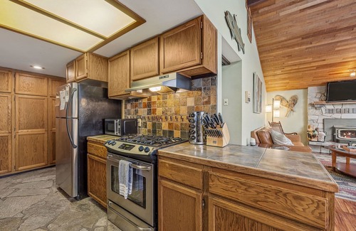 Gold Bar House | Miracle Mountain Lodge: 2 bedroom riverfront w/hot tub, mountain view, WIFI, fireplace
