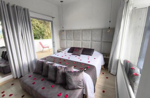 La Calera Bed & Breakfast | Mirador samsara Penthouse !Jacuzzi al aire libre!