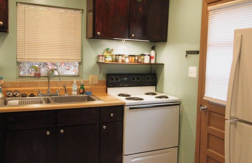 Dillsboro House | Miraflor Guest House, family and pet friendly