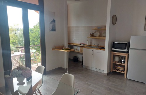 Morosolo Apartment | Miralago apartment with garden by the lake