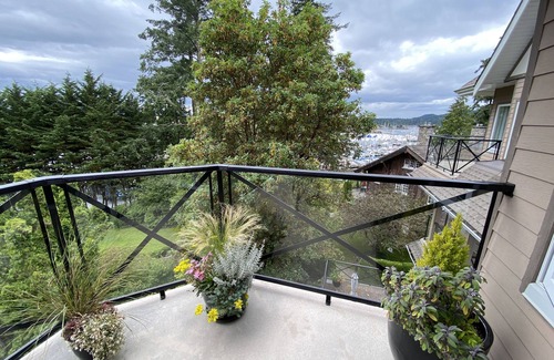 Sidney Condo | Miraloma Studio Penthouse Suite