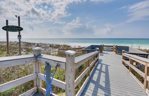 Avalon Beach Estates House | Miramar Beach Getaway with Pool Access and Fireplace!