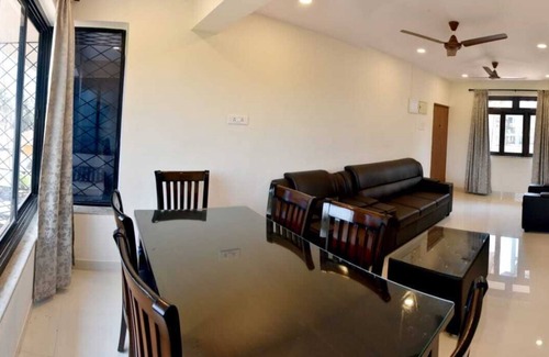 Caranzalem Apartment | Miramar Beach-side 3BHK Fully Furnished Apartment