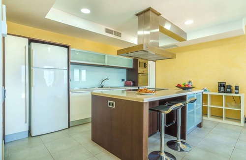 Marina Manresa Villa | Miramar Manresa in front of the sea with swimming pool for 8 people in Alcudia