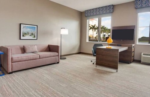 Miramar House | MIRAMAR! Recharge, Relax, Fun stay.2 QUEEN BEDS