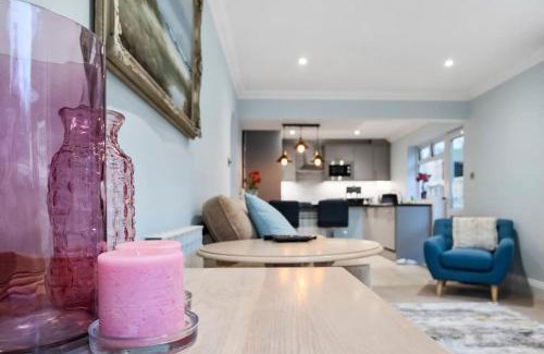 Brecqhou Apartment | Miramont - Poolside Apartment