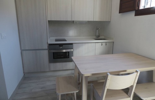 Old Town Apartment | Mirandoacuenca tourist apartment is next to the Cathedral and the Hanging Houses