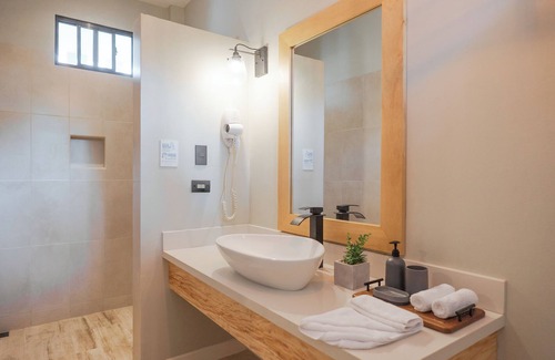 El Tunco Hotel | Mirasurf Hotel & Waves