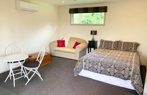 Hokitika Apartment | Mirror Creek Holiday Cottage