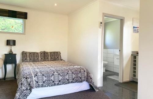 Hokitika Apartment | Mirror Creek Holiday Cottage