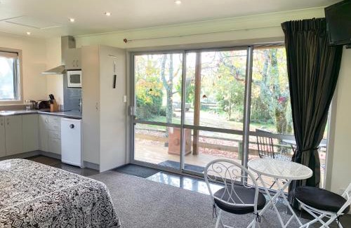 Hokitika Apartment | Mirror Creek Holiday Cottage