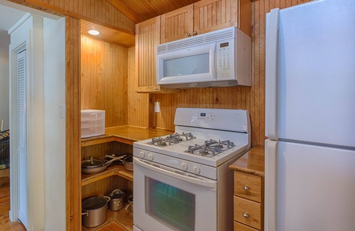 Mirror Lake House | Mirror Lake Red Door Guest House-On Mirror Lake and 1.2 Miles from Main Street!