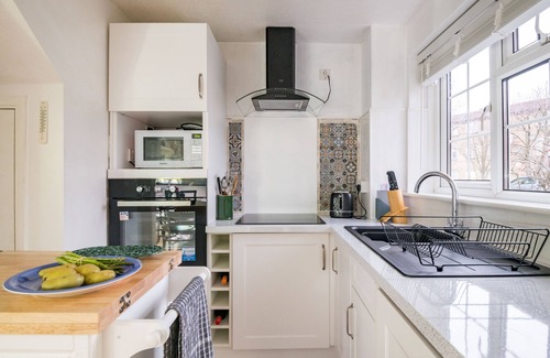Acton Apartment | Mirrored Reflections
