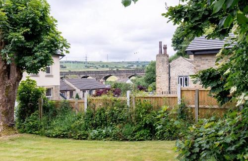 Thornton House | Mischa Cottage