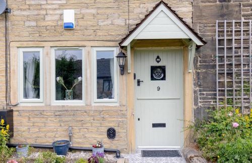 Thornton House | Mischa Cottage