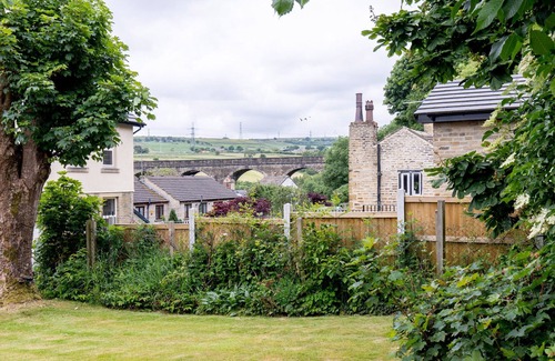 Thornton Cottage | Mischa Cottage