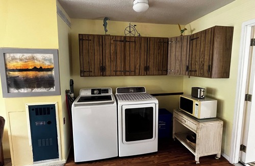 Misquamicut Apartment | Misquamicut Beach Bungalow - 2 bedroom apartment with WiFi, A/C