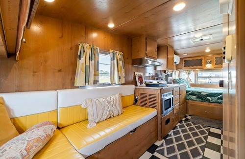 Willow City House | Miss Abby - Glamping, Pool & Fireplace