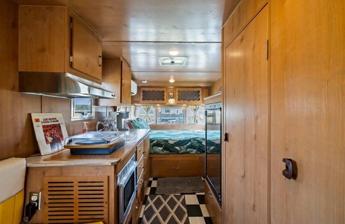 Willow City House | Miss Abby - Glamping, Pool & Fireplace