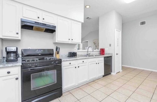 Mission Bend House | Miss Bend Voted Best Family area | Kids + Pets