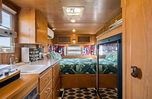 Willow City House | Miss Estella - Glamping, Pool & Fireplace