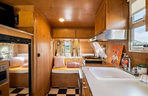 Willow City House | Miss Lottie - Glamping, Pool & Fireplace