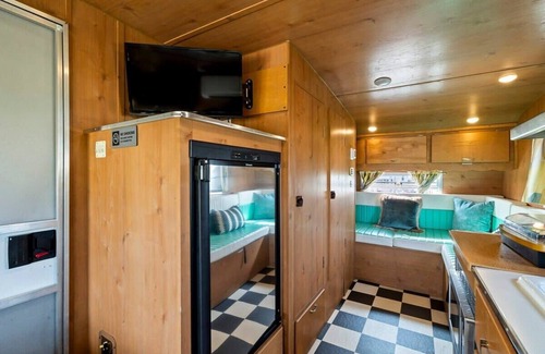 Willow City House | Miss Mary Longbottom - Glamping, Pool & Fireplace