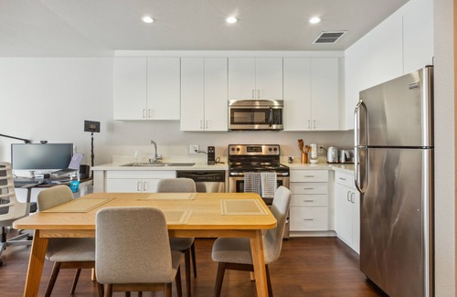 Mission District Apartment | Mission 1 BR w/Office by Anyplace - 11453