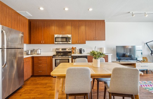 Inner Mission Apartment | Mission 1 BR w/Office by Anyplace - 11454